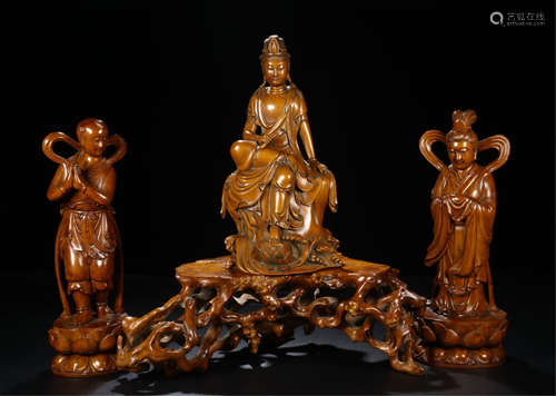 CHINESE BOXWOOD SEATED GUANYIN WITH TWO GUARDIAN