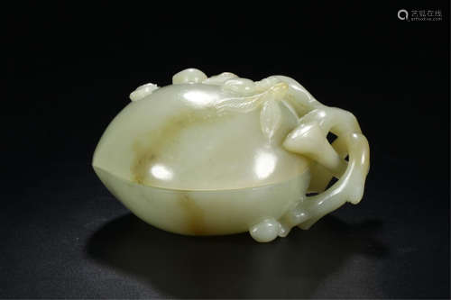 CHINESE CELADON JADE PEACH SHAPED LIDDED BOX