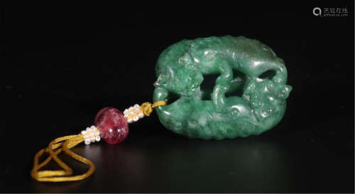 CHINESE JADEITE DOUBLE BEAST PENDANT