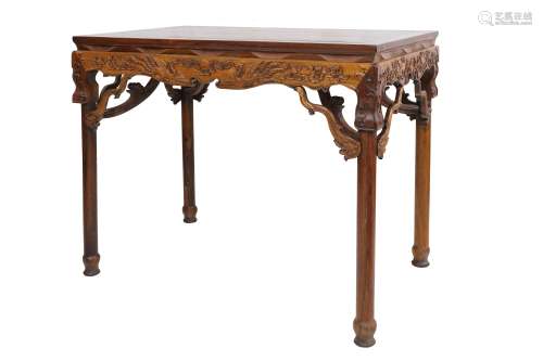 A CHINESE HUALI RECTANGULAR TABLE.