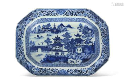 A CHINESE BLUE AND WHITE 'WILLOW PATTERN' TUREEN S