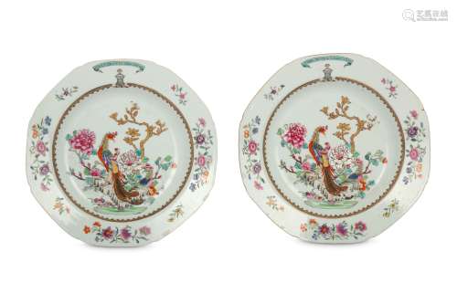 A PAIR OF CHINESE ARMORIAL DISHES.