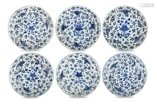 A SET OF SIX CHINESE BLUE AND WHITE DISHES.