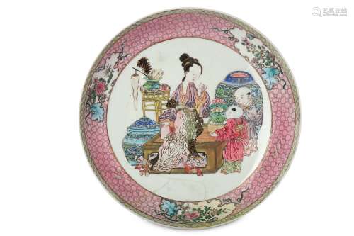 A CHINESE FAMILLE ROSE RUBY-BACK SHALLOW BOWL.