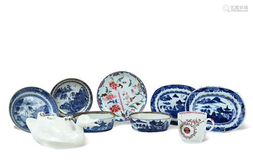 A COLLECTION OF NINE CHINESE PORCELAIN ITEMS.