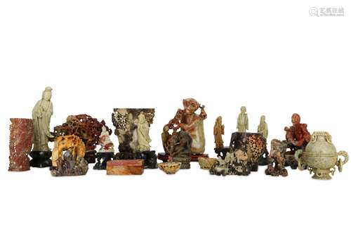 A COLLECTION OF CHINESE SOAPSTONE CARVINGS.