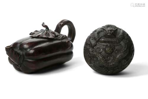 A CHINESE BRONZE WATER DROPPER AND COVER AND A CIRCULAR 'DRAGON' BOX AND COVER.