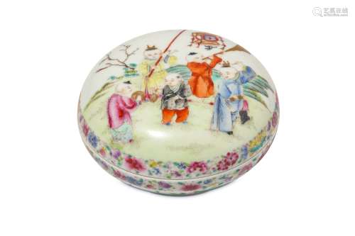 A CHINESE FAMILLE ROSE CIRCULAR 'BOYS' BOX AND COV