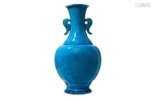 A CHINESE MOULDED TURQUOISE-GLAZED 'CHRYSANTHEMUM'