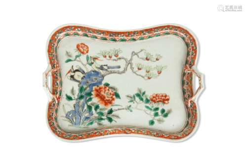 A CHINESE FAMILLE VERTE TRAY.