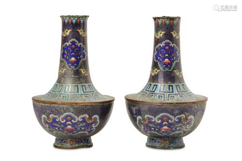 A PAIR OF CHINESE CLOISONNE VASES.