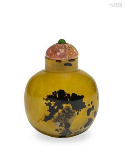 Chinese Agate Snuff Bottle, 18th Century