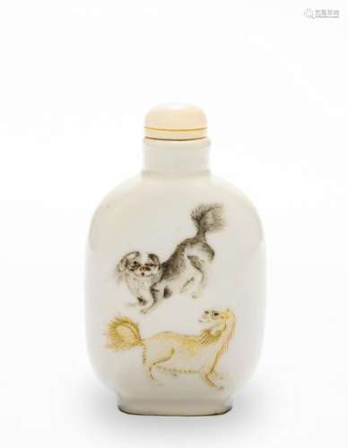 Imperial Daoguang Period Famille Rose Snuff Bottle
