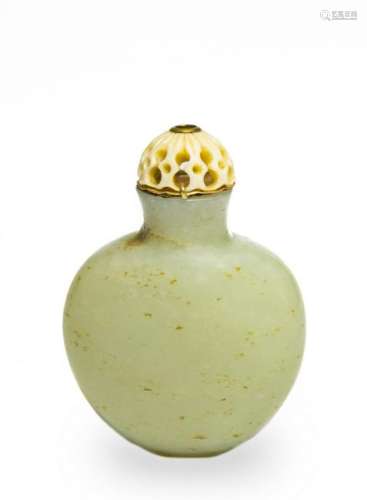 Chinese White Jade Snuff Bottle, 18th-19th Century