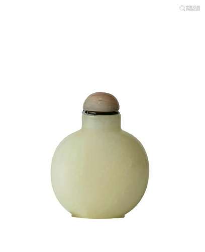 Chinese White Jade Snuff Bottle, Early 19th Century