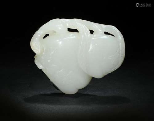 Chinese Jade Toggle Carved with Peaches, 18-19th