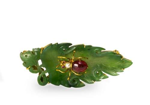 Chinese 14K Brooch with 18th Century Spinach Jade