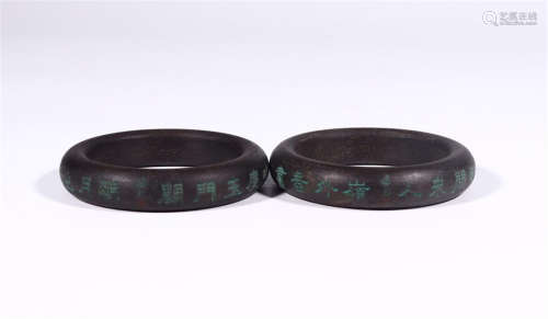 PAIR OF CHINESE COLOR PAINTED AGALWOOD POEMBANGLES