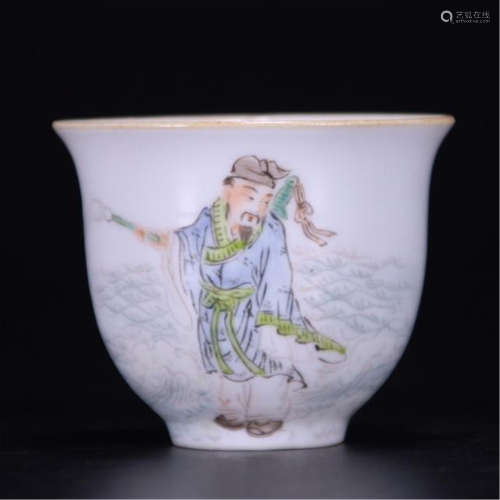 CHINESE PORCELAIN FAMILLE ROSE FIGURE CUP