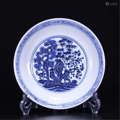 CHINESE PORCELAIN BLUE AND WHITE FLOWER PLATE