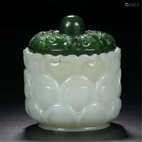 CHINESE WHITE JADE LOTUS ARCHER'S RING CASE WITH SPINACH JADE LIDDER