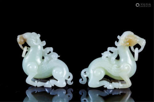 PAIR OF CHINESE CELADON JADE HORSE TABLE ITEM