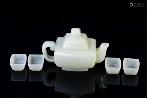 CHINESE WHITE JADE TEA POT WITH FOUR CUPS