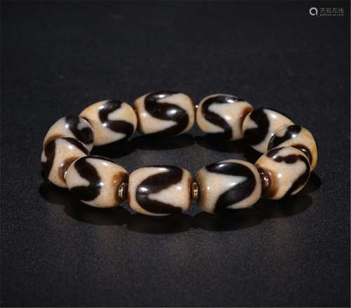 CHINESE AGATE BEAD BRACELET