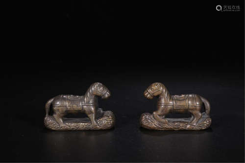 PAIR OF CHINESE BRONE HORSE TABLE ITEM