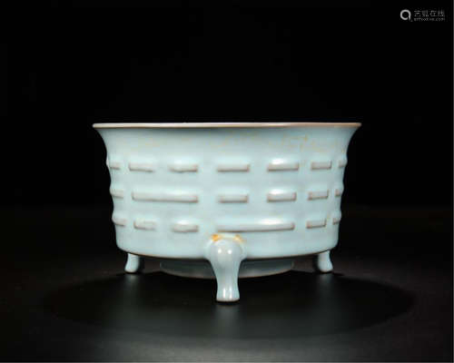 CHINESE PORCELAIN RU WARE TRIPLE FEET CENSER