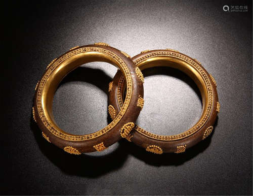 CHINESE GILT SILVER AGALWOOD BANGLE