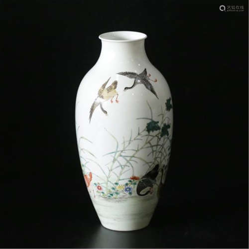 CHINESE PORCELAIN FAMILLE ROSE BIRD AND FLOWER VASE