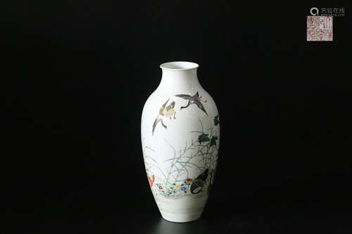 QIANLONG MARK FAMILLE ROSE VASE