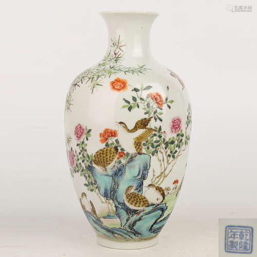 A Chinese Enamel Porcelain Vase