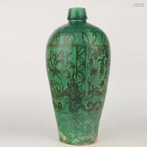 A Chinese Cizhou Green Glazed Porcelain Vase