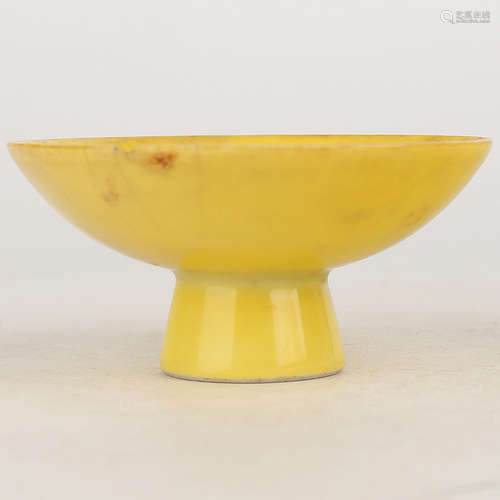 A Chinese Yellow Glazed Porcelain 