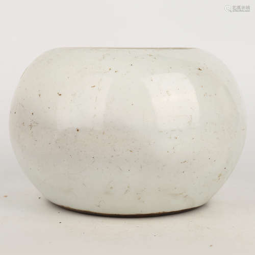 A Chinese White Glazed Porcelain Jar