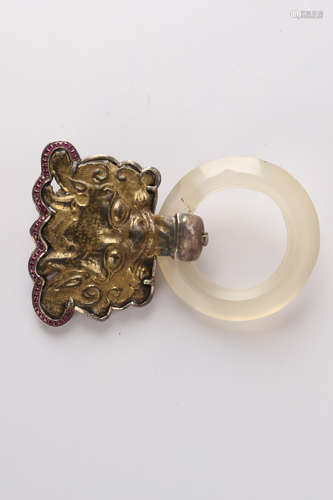 A Chinese Gilt Bronze Pendant with Carved Agate Ring Inlaid