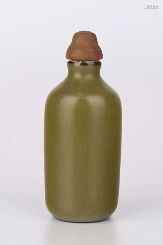 A Chinese Tea-Dust Glazed Snuff Bottle