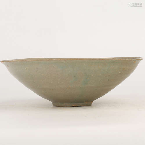 A Korean White Glazed Porcelain Bowl