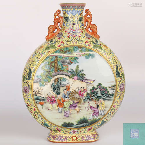 A Chinese Enamel Porcelain Moon Flask