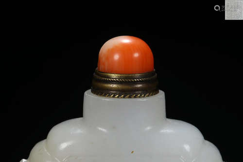 HETIAN JADE CARVERING SNUFF BOTTLE