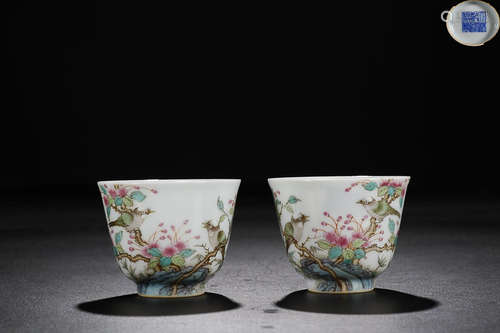 QIANLONG' MARK FAMILLE ROSE CUP IN PAIR