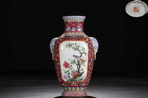 QIANLONG' MARK FAMILLE ROSE LUTOS PATTERN DOUBLE-EAR VASE WITH GOLD-PRINTED DESIGN