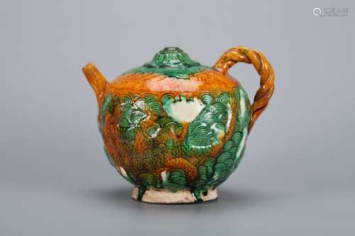 A Chinese San-Cai Porcelain Water Pot
