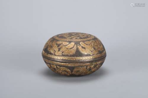 A Chinese Gilt Bronze Round Box with Cover