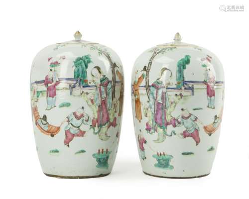 A pair of Chinese lidded ginger jars