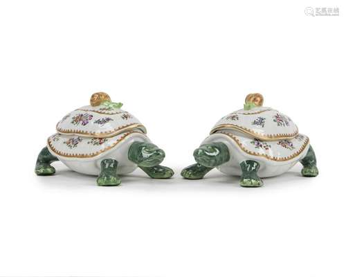 A pair of Porcelaine de Paris hand-painted covered