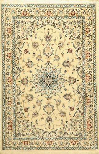 Fine Nain (6 La) Rug