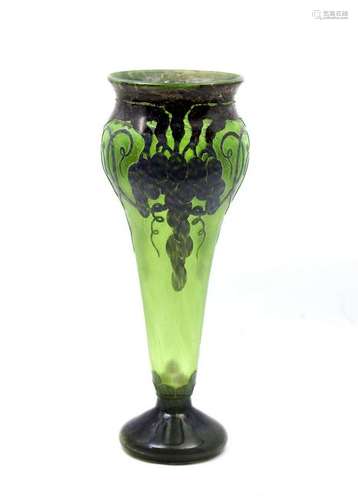 FRENCH CAMEO GRAPAVINE VASE